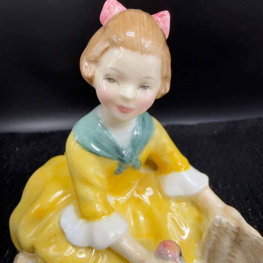 Royal Doulton Picnic Figurine Girl Yellow Dress Peggy‎ Davies England Fine China